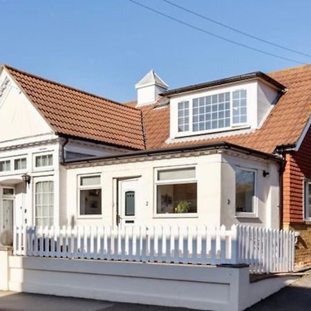 May Cottage - Heart Of Vibrant Village & 10 Mins Walk To Beach Milford on Sea Bagian luar foto