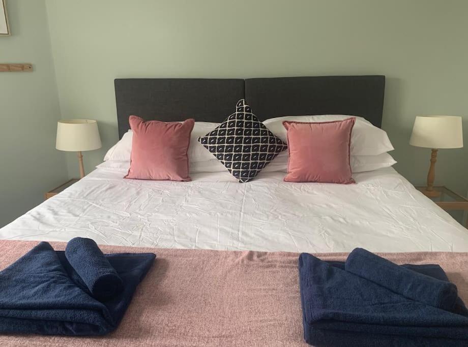 May Cottage - Heart Of Vibrant Village & 10 Mins Walk To Beach Milford on Sea Bagian luar foto