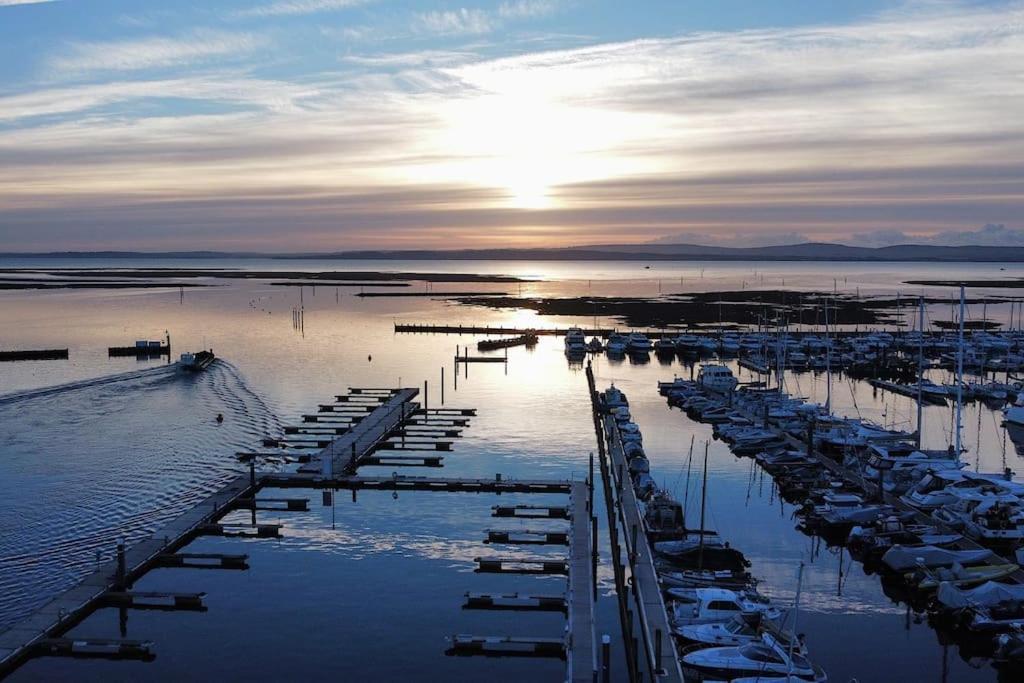 May Cottage - Heart Of Vibrant Village & 10 Mins Walk To Beach Milford on Sea Bagian luar foto