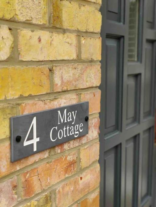 May Cottage - Heart Of Vibrant Village & 10 Mins Walk To Beach Milford on Sea Bagian luar foto