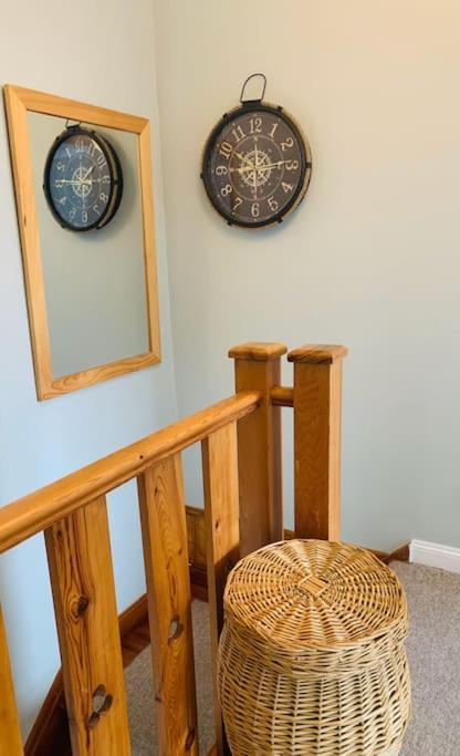 May Cottage - Heart Of Vibrant Village & 10 Mins Walk To Beach Milford on Sea Bagian luar foto