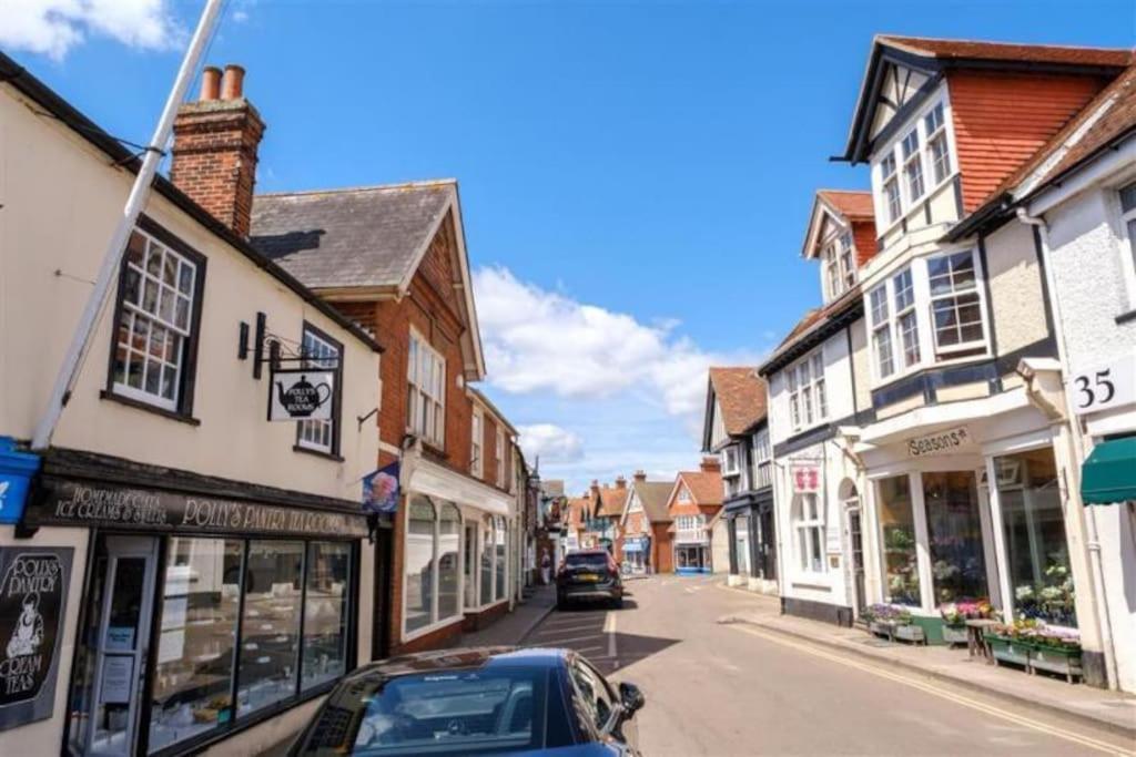 May Cottage - Heart Of Vibrant Village & 10 Mins Walk To Beach Milford on Sea Bagian luar foto