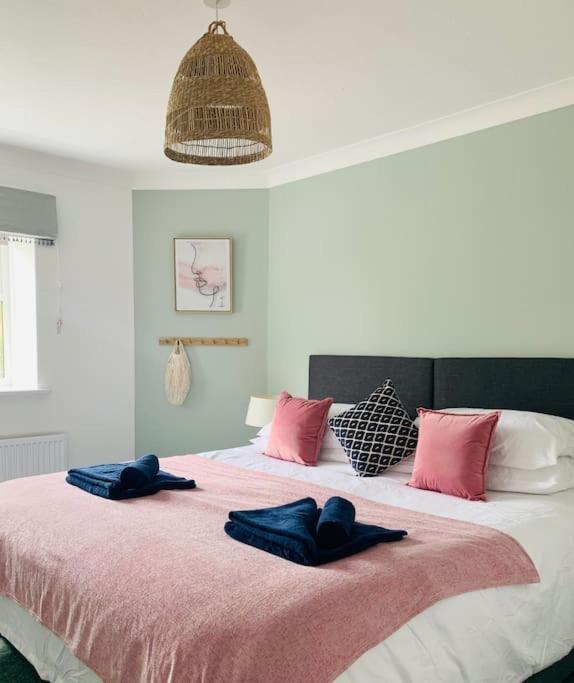 May Cottage - Heart Of Vibrant Village & 10 Mins Walk To Beach Milford on Sea Bagian luar foto