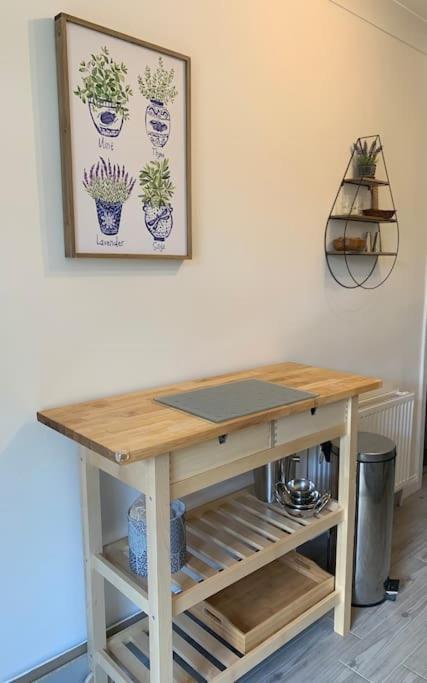 May Cottage - Heart Of Vibrant Village & 10 Mins Walk To Beach Milford on Sea Bagian luar foto